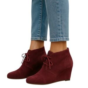 TOMS Suede Desert Wedge Bootie Burgundy Lace-up Vamp Logo Lined Ankle Size 6